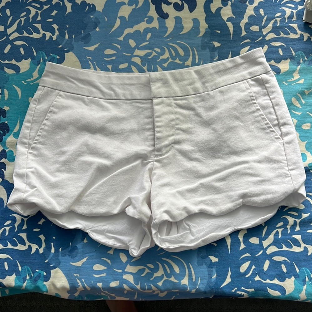 White Scallop Hemmed Jean Shorts, XS. Francesca’s/Harper brand